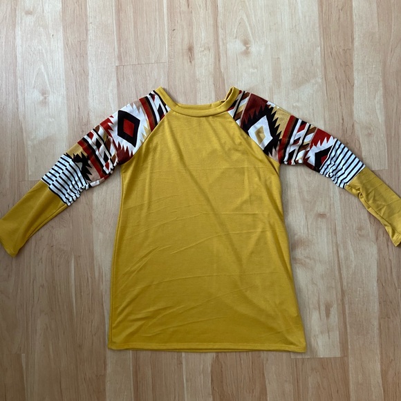 Yellow Sweater - Picture 1 of 2